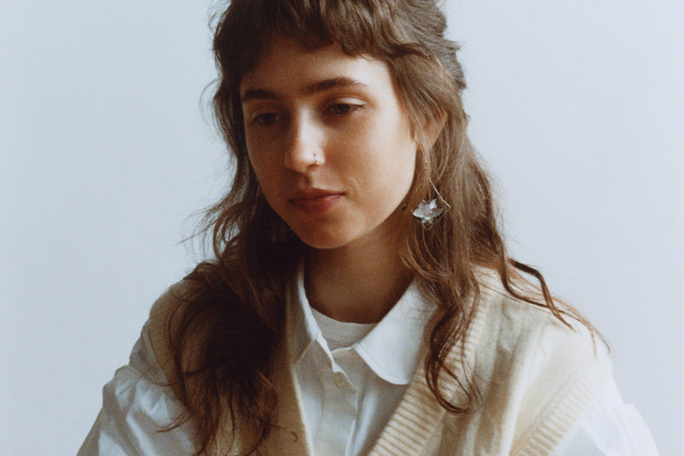 Clairo_L.png Clairo_L.png